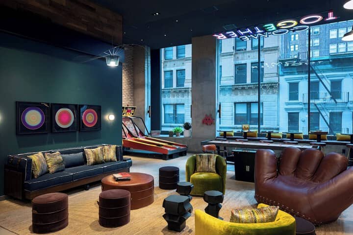 Lounge 55 of 68