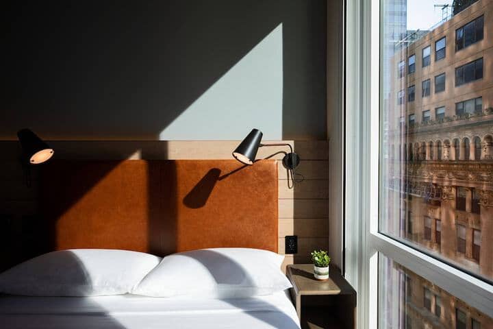 Room 10 of 68