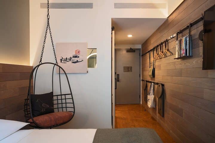 Room 19 of 68