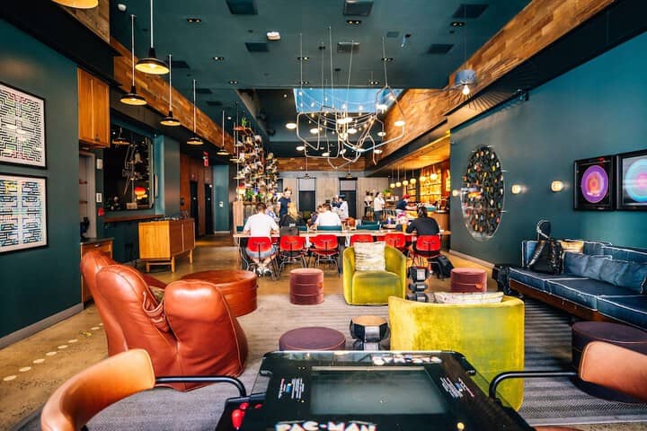 Lounge 54 of 68