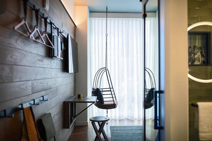 Room 22 of 68