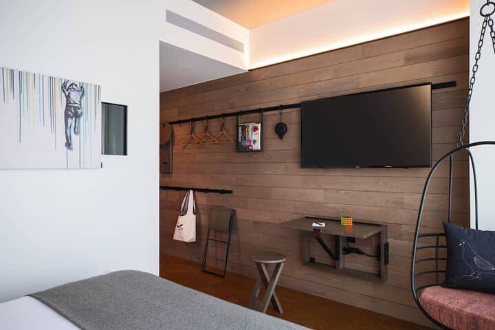 Room 11 of 68